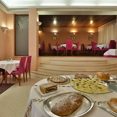 Отель San Giusto 3*